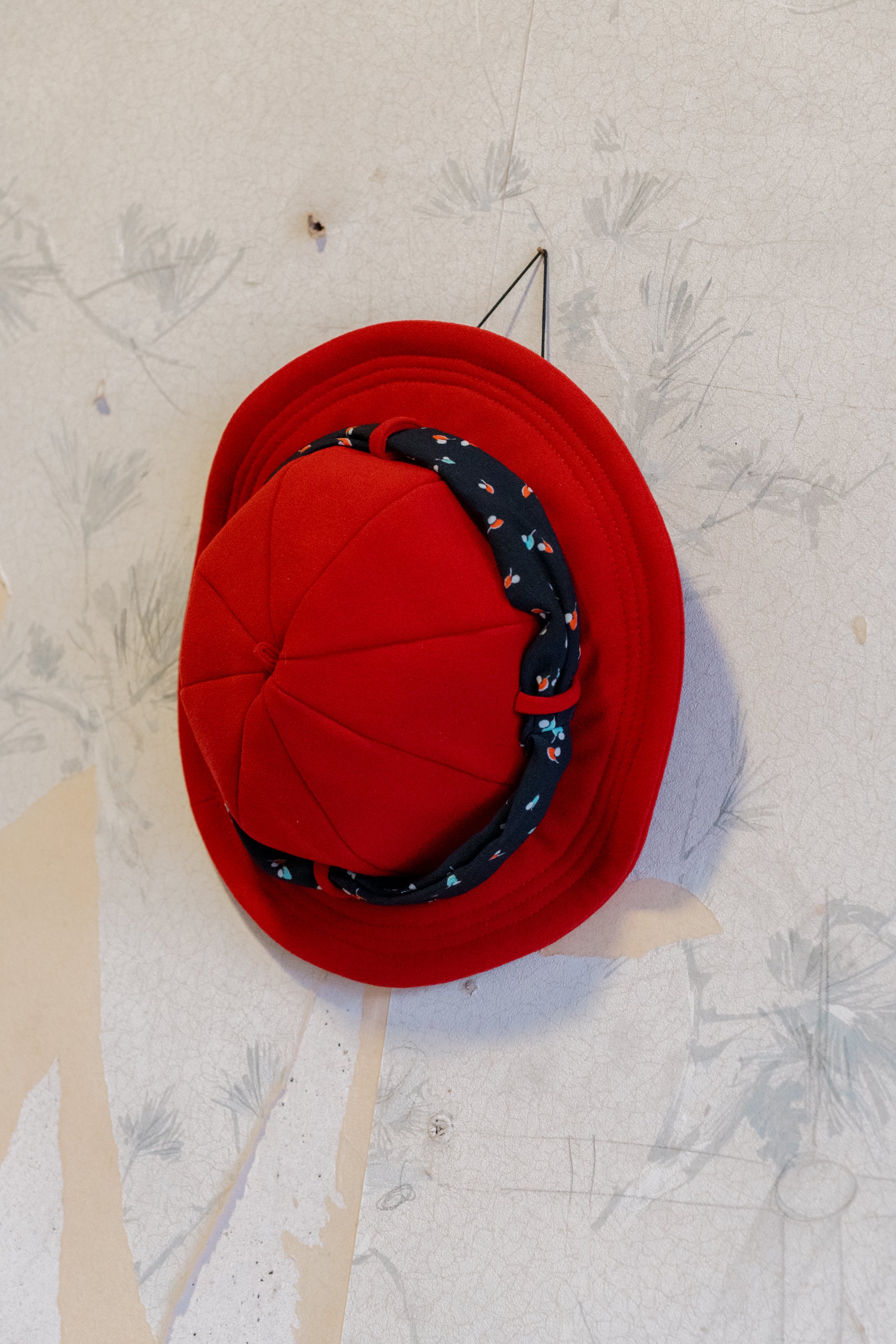 1930s Harbour Belle Hat - Red - model shot