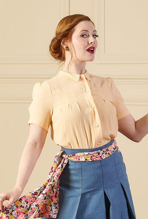 1930s Bonnie Blouse - Apricot - model shot