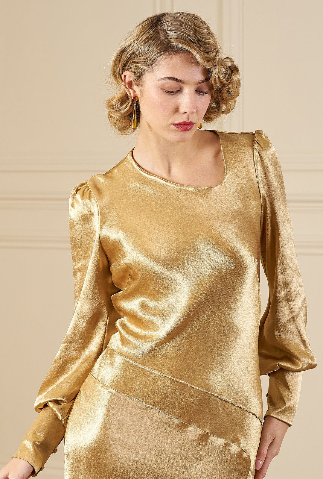 kristen wiig golden globes 2024 dress Emmys Reinvents Dressing-Like-the-Actual-Award in Metallic Gold Basket Weave fitted waist main image 1